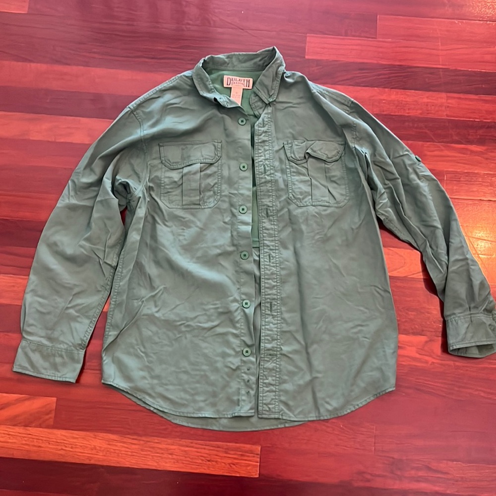 Mens Medium Duluth Longsleeve Button down shirt gusseted and backpanel vent